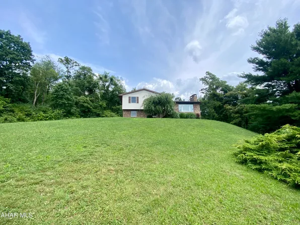 266 Crestview Dr, Duncansville, PA 16635