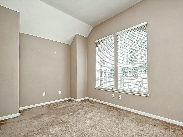 2218 Falcon Knoll Ln — Photo 34