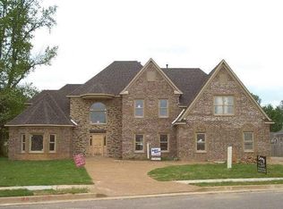9779 Woodland Spruce Dr, Cordova, TN 38018