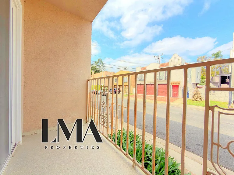 8208 Romaine St #1A — Photo 18