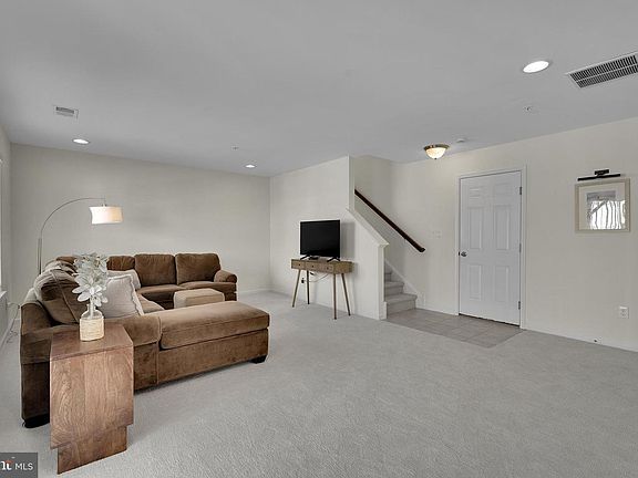 5th image of 26124 Hickory Ln