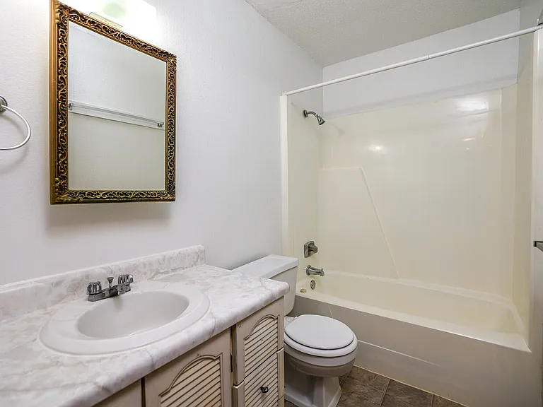 2211 C St SW #1 — Photo 3
