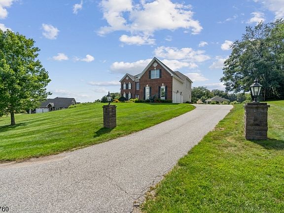 4th image of 7 Flagstone Hill Road