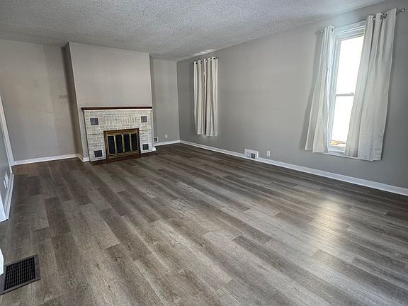 3rd image of 122 W Wiley Ave