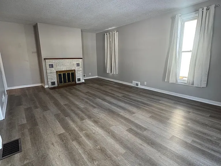 122 W Wiley Ave — Photo 3