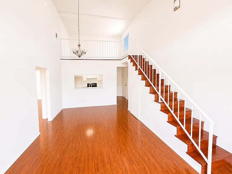 15020 Burbank Blvd — Photo 19