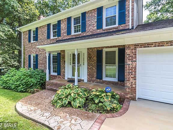 Beautiful Brick Front, 2 car garage, concrete drwy