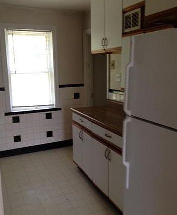5th image of 415 Robert Ave
