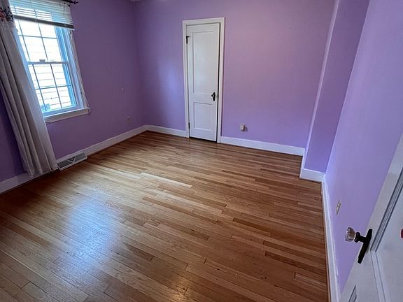 5th image of 810 W 46th St