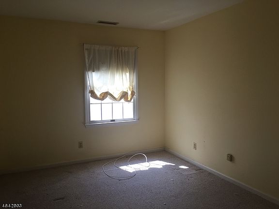 3rd image of 169 Eagle Rock Ave