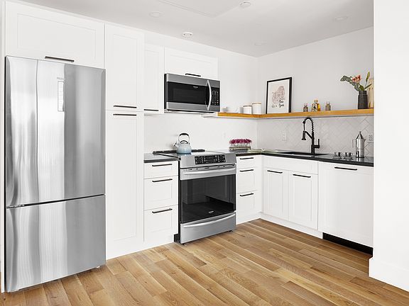 3rd image of 1671 Summerfield St #4B