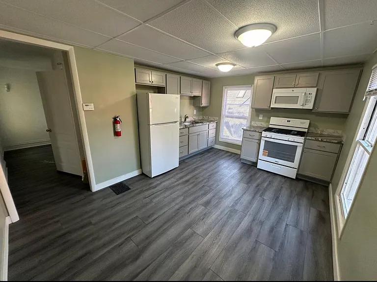 211-213 Rose Pl — Photo 5