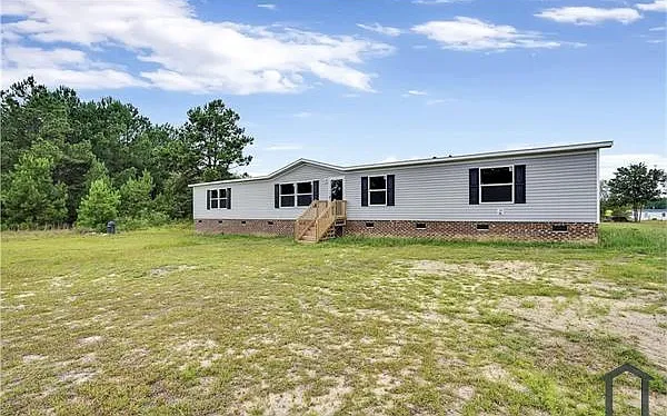 5 bed, 2200 sqft, $2,300 — Photo 3