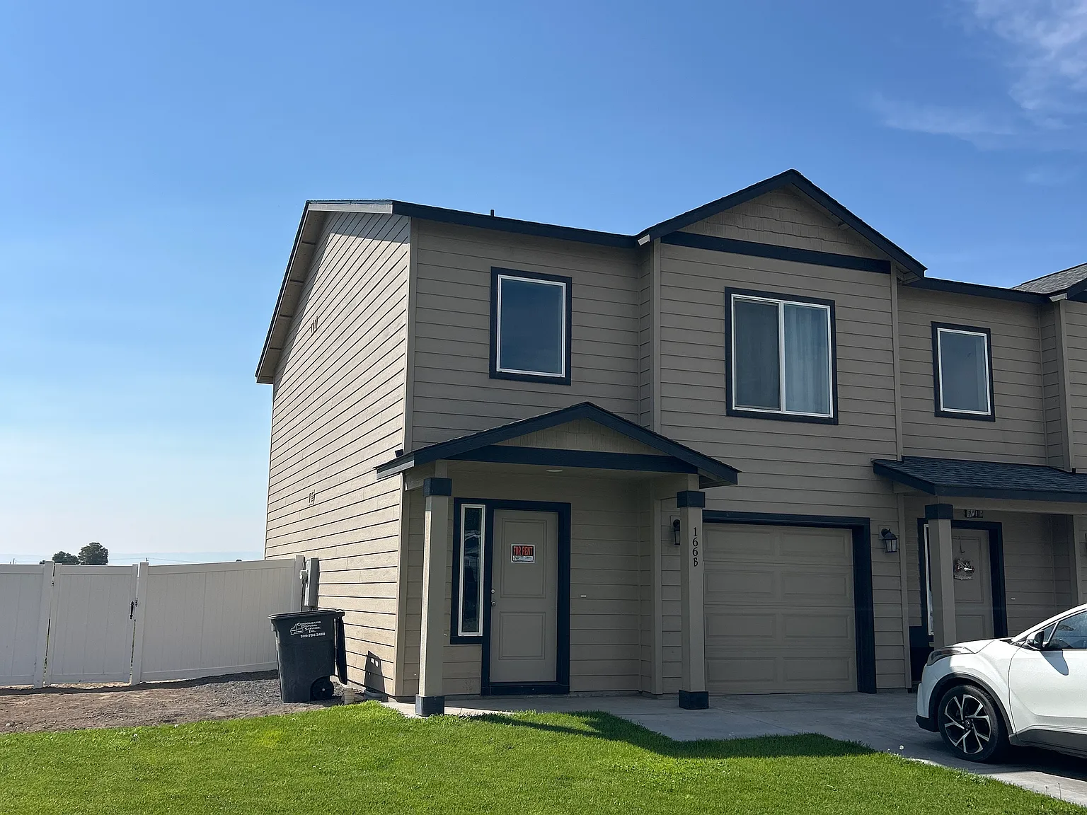 3 bed, 2.5 bath, $1,900 — Photo 1