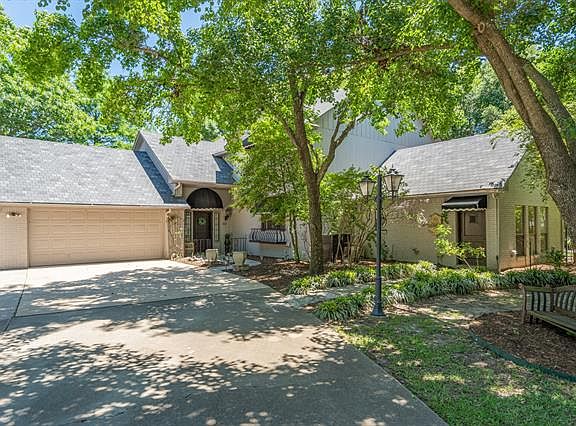 2nd image of 8001 Woodcreek Cir