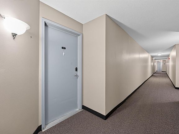 3rd image of 132 Demont Ave E APT 232