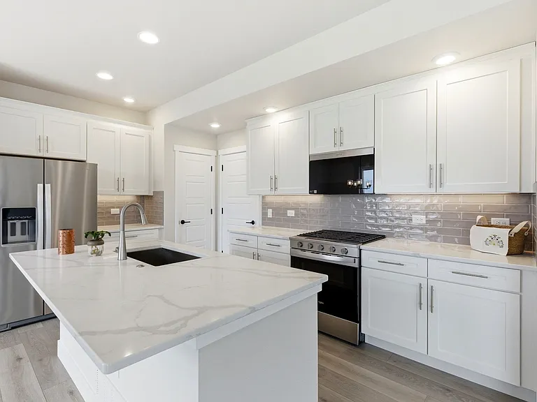 7389 Knapp Dr — Photo 10