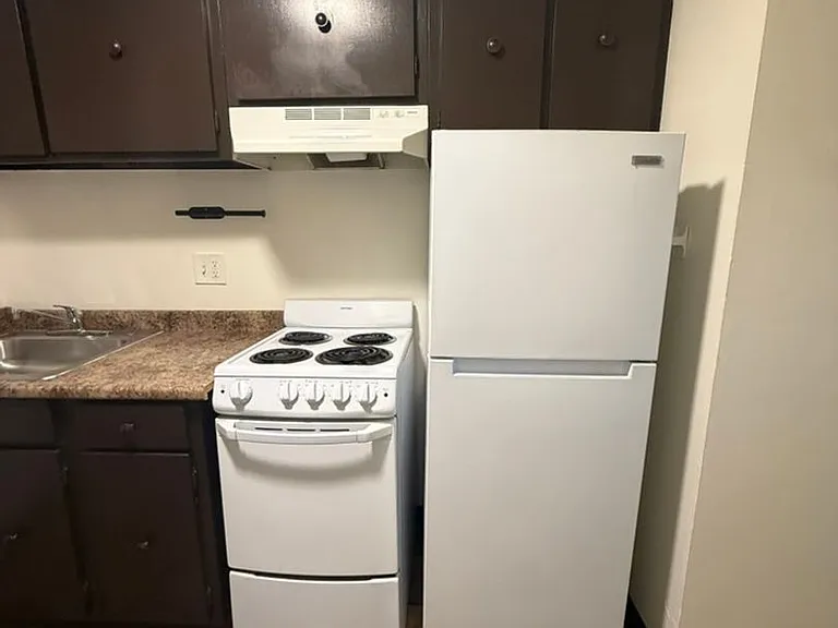 Myron Court Apartments — Photo 5