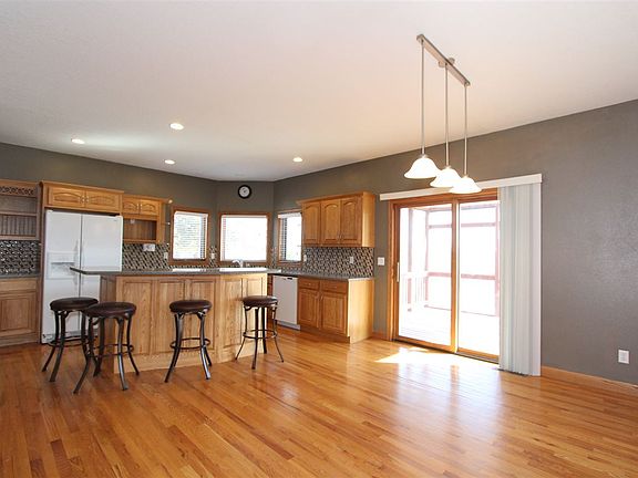 5th image of 1834 Pinebrook Ct NE