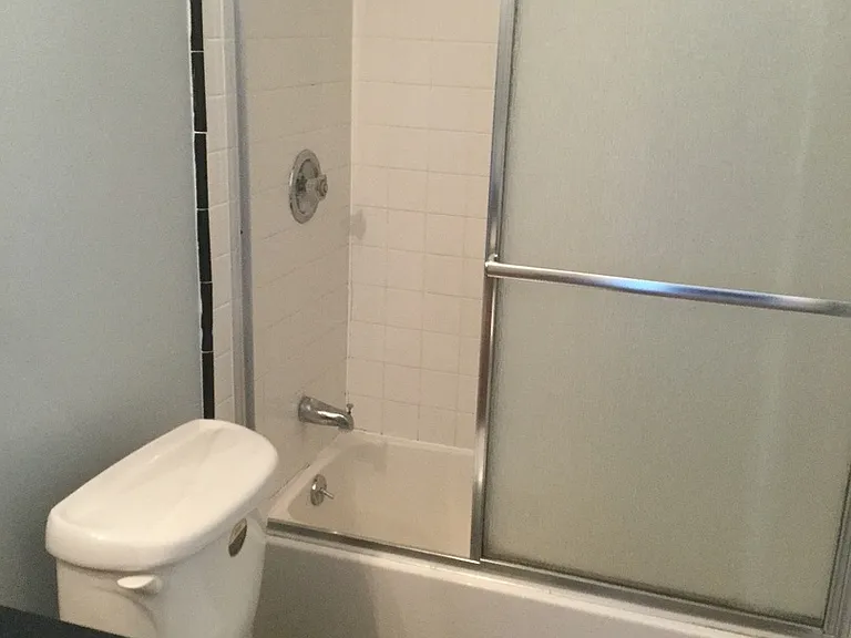 Howard & Lexington Apts — Photo 39