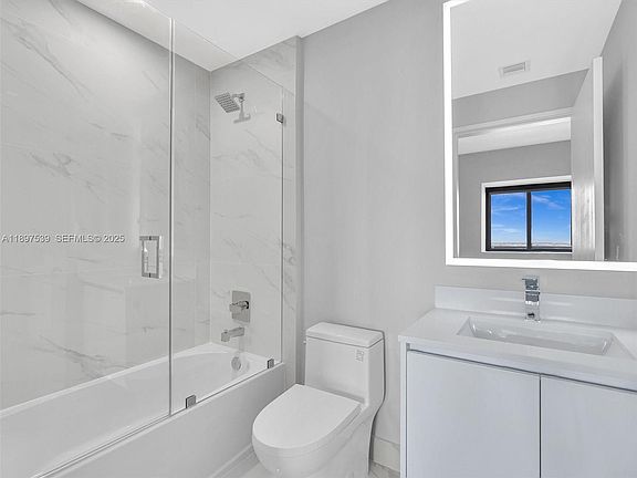 5th image of 700 NE 24th St #3304
