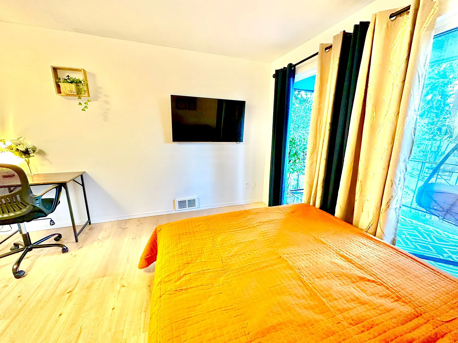 2 bed, 1.5 bath, 1000 sqft, $3,000 — Photo 2