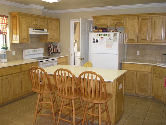 2nd image of 1207 Borland Ln