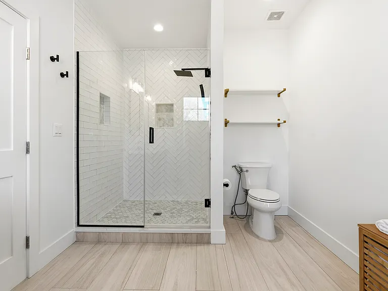 6806 Farragut Ave — Photo 37