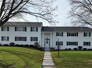 26 Colonial Pkwy APT H, Pittsford, NY