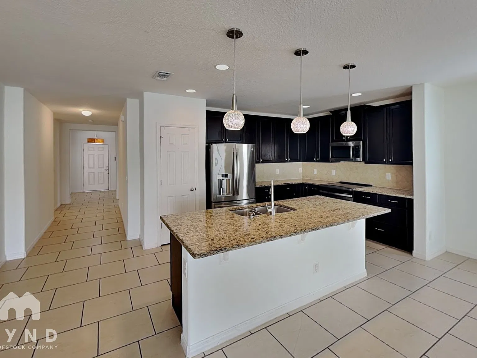 4 bed, 2.0 bath, 1810 sqft, $2,185 — Photo 2