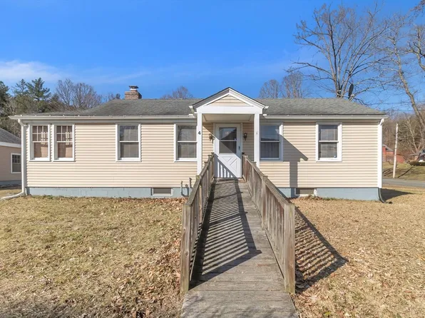 4 Park St, Russell, MA 01071