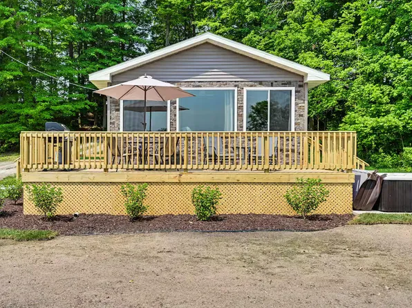 48781 Rush Lake Rd, Hartford, MI 49057
