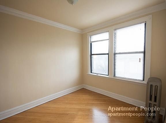 5th image of 3121-25 N Hamlin #213H