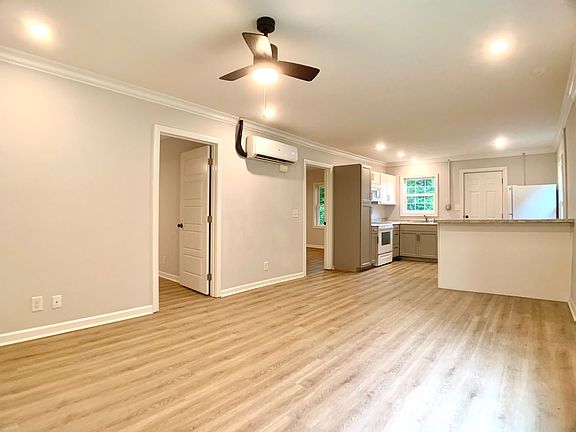 4th image of 1624 Golf Club Ln APT D