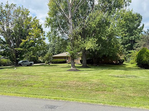 2nd image of 4800 Maurine Ct
