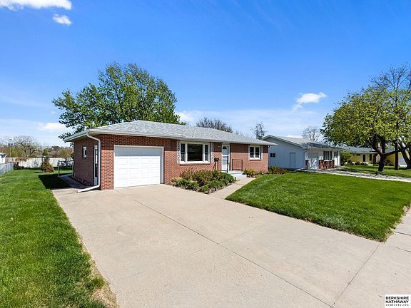 2nd image of 108 Meadow Ln