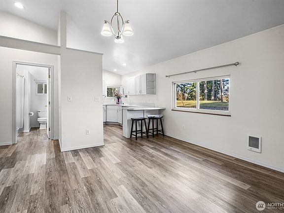 5th image of 12024 Hillcrest Drive SE