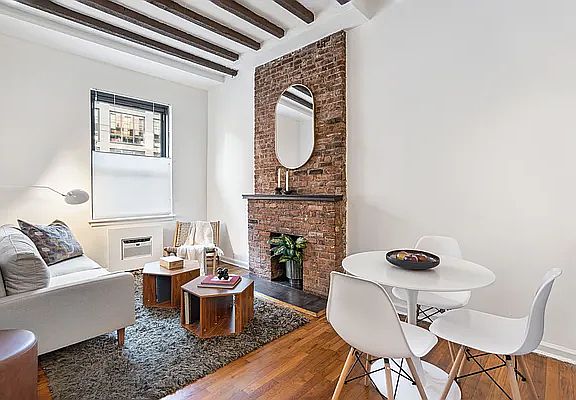 3rd image of 431 W 54th St APT 1A