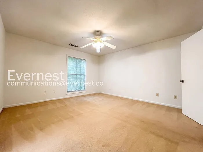 402 Hamilton Trce — Photo 10