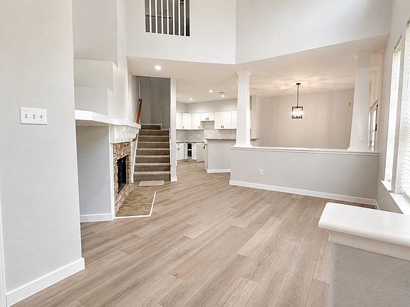 4th image of 51 Scarlet Woods Ct