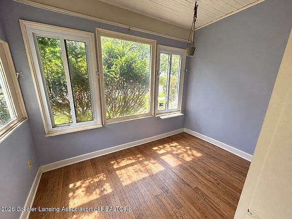 5th image of 225 S Foster Ave