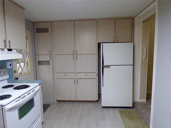5th image of 1039 NE 9th St