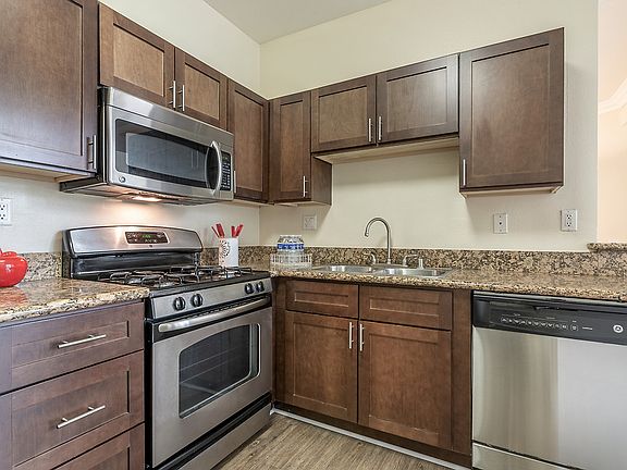 4th image of 15506 Moorpark St #115