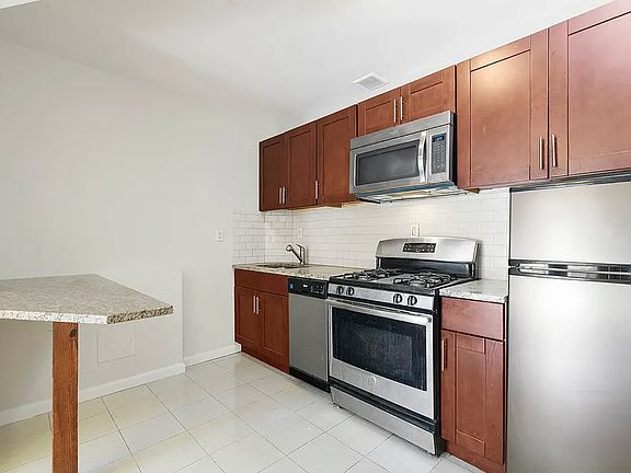 3rd image of 202 E 110th St APT 2B