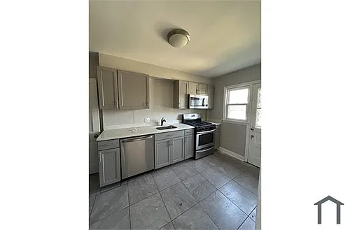 828 Saint Dunstans Rd Photo 1