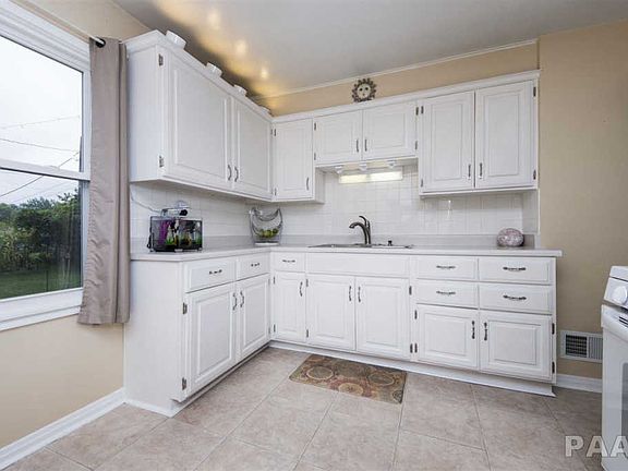 4th image of 4812 N Edgebrook Dr