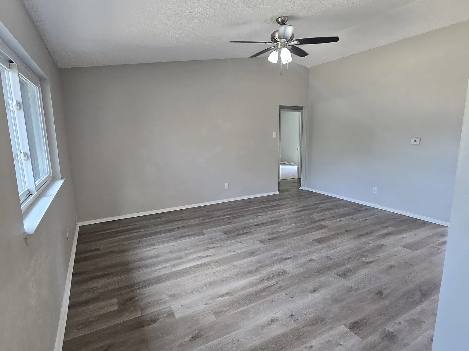 Debbie Dr, Plano — Photo 2
