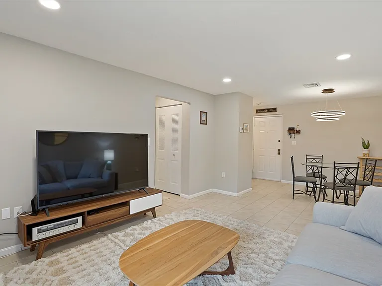 20 Central St #306 — Photo 23