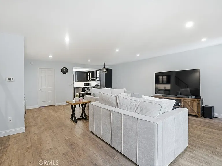9960 Owensmouth Ave — Photo 9