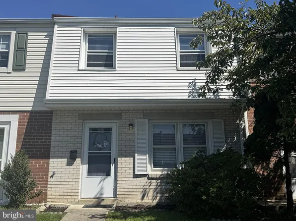 18 Patrick Henry Ct, Newark, DE 19711